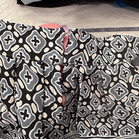 Ann Taylor Loft tank top with elastic bottom. Blue size Medium - Picture 7 of 7